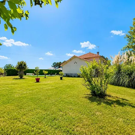 Villa Superbe Chai Renove Avec Piscine En Perigord Chantérac